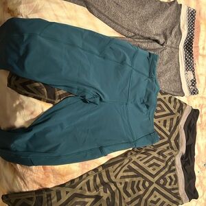 Lululemon Athletica Blue and Gray Leggings for Active Comfort